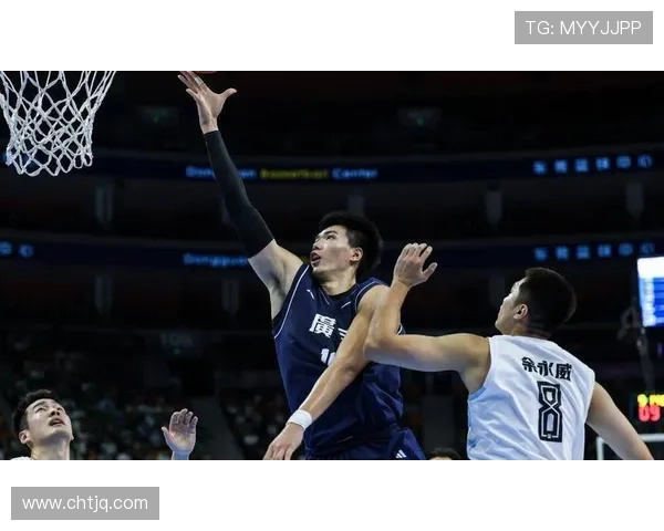 焦泊乔脚踝扭伤无大碍发布会 焦泊乔脚踝扭伤无大碍发布会